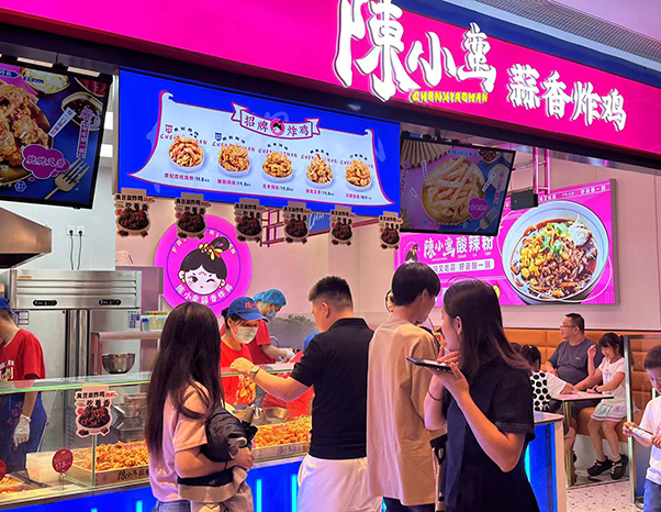 陈小蛮蒜香炸鸡加盟25㎡门店，平均日流水竟做到了6654元。月营业额超20万！