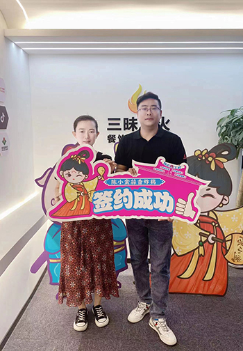 恭喜陈小蛮蒜香炸鸡成功签约山西临汾生龙国际店